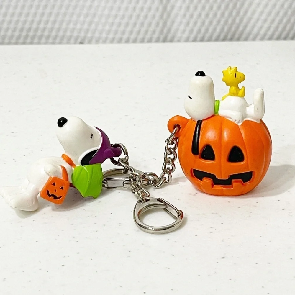 Lot Of 12- Vintage Peanuts Snoopy/ Halloween/Fall/Thanksgiving key chains.